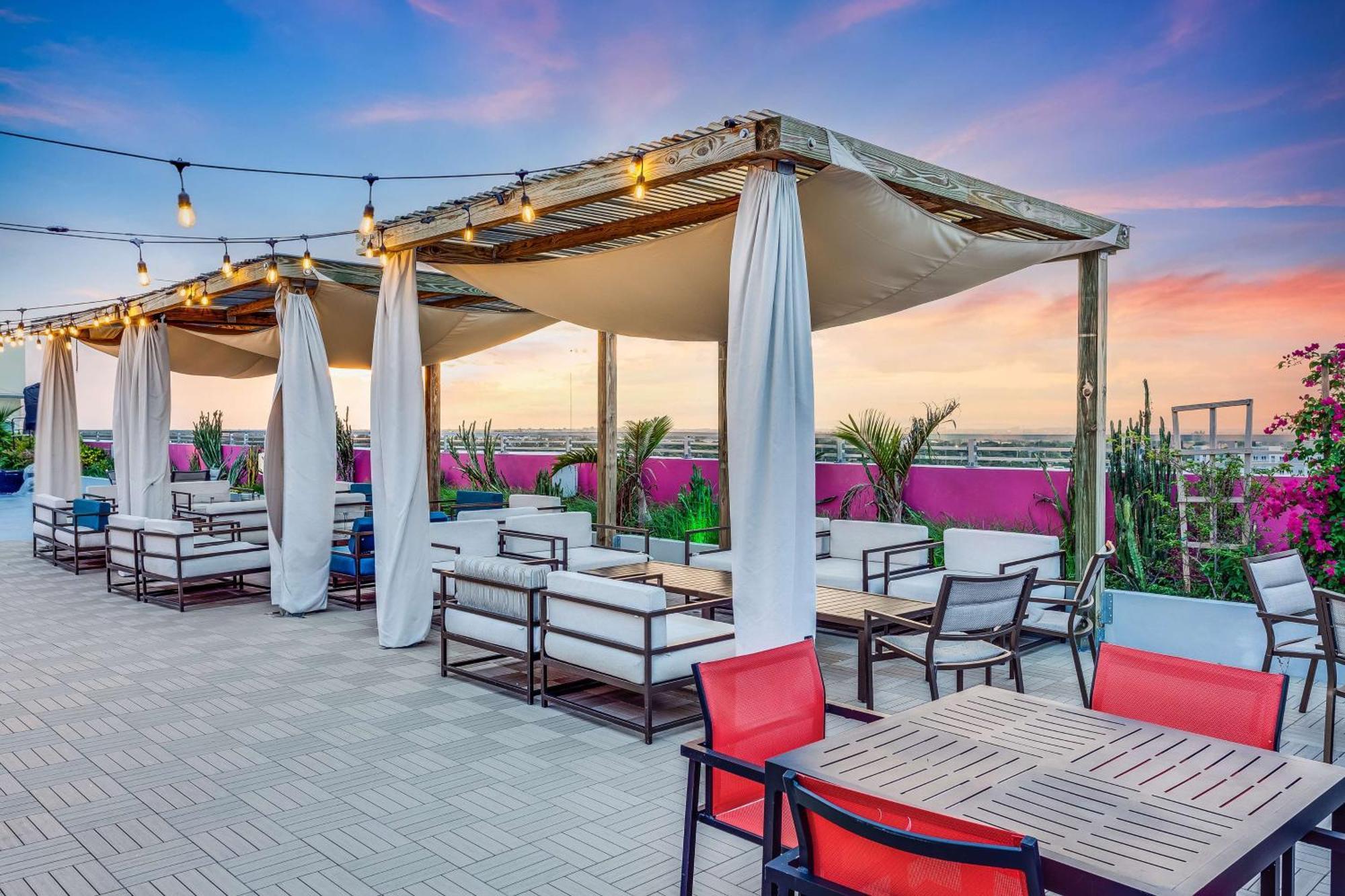 Serena Hotel Aventura Miami, Tapestry Collection By Hilton Bagian luar foto