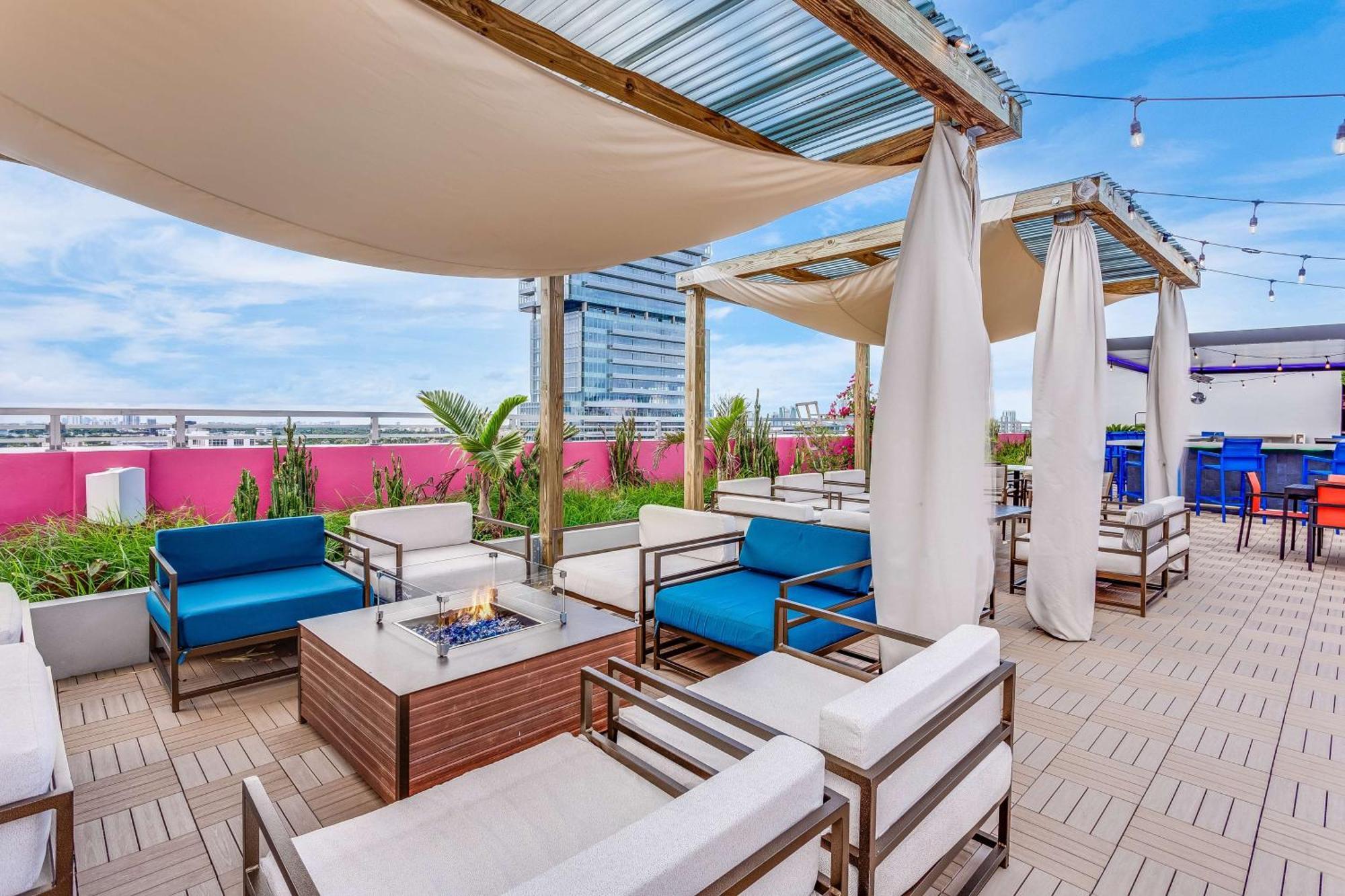 Serena Hotel Aventura Miami, Tapestry Collection By Hilton Bagian luar foto