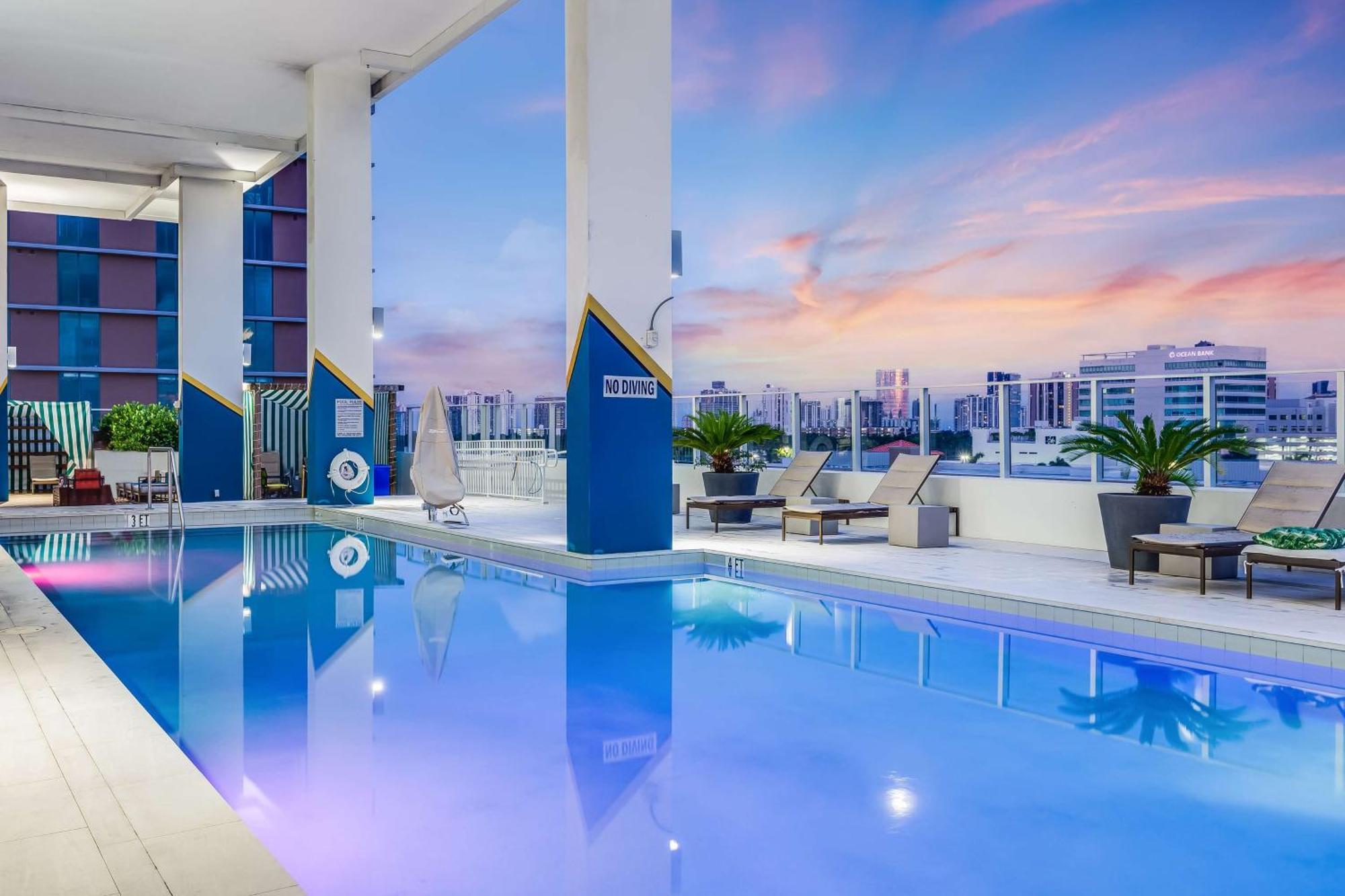 Serena Hotel Aventura Miami, Tapestry Collection By Hilton Bagian luar foto